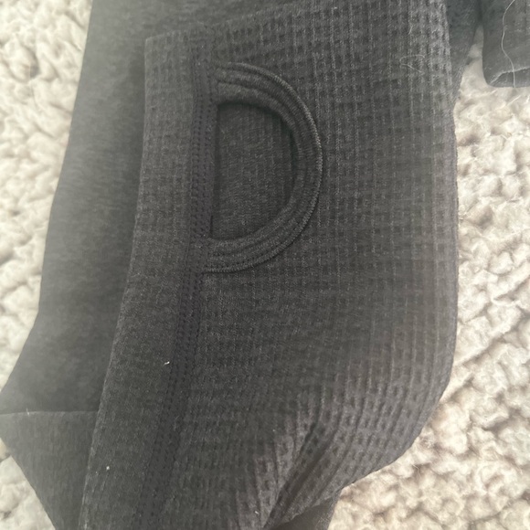 Gymshark Vital Seamless 2.0 crop with thumb holes size medium - Picture 4 of 5